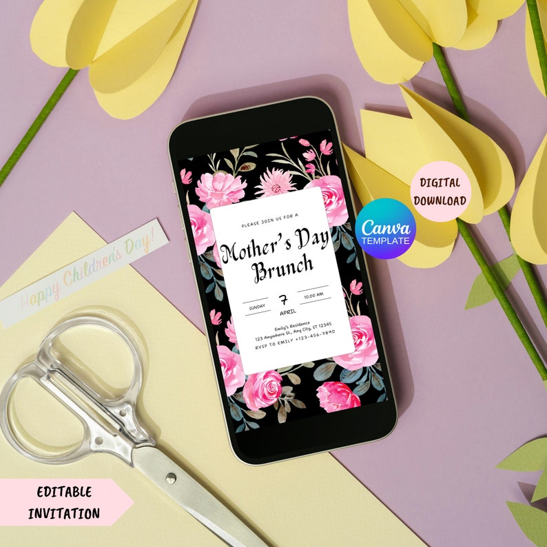 Op de afbeelding: Een digitale uitnodigingstemplate voor een Moederdagbrunch. De uitnodiging heeft een bloemmotief met roze rozen en groene bladeren op een zwarte achtergrond. De tekst op de uitnodiging luidt "Wordt u alstublieft uitgenodigd voor een Moederdagbrunch" met de datum en tijd van het evenement.