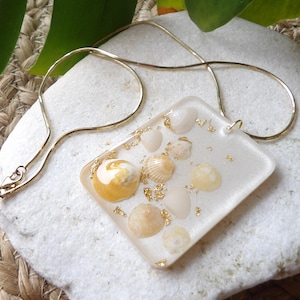 Echter Muschel Anhänger – Handgemachte Harz Halskette mit Muscheln von der Spanischen Küste – Küsten Schmuck – Schmuck für Strandliebhaber – Maritimer Anhänger