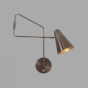 Aplique de pared moderno de mediados de siglo de la década de 1950 / Lámpara de pared Sputnik de estilo italiano / Lámpara de pared de latón crudo / Iluminación vintage con brazo ajustable