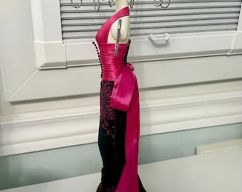 pink dress jewelry holder Vintage Dress Form Jewelry Holder  Elegant Mannequin Jewelry Stand in Pink  and Black Velvet  Necklace, Earring & Bracelet Organizer