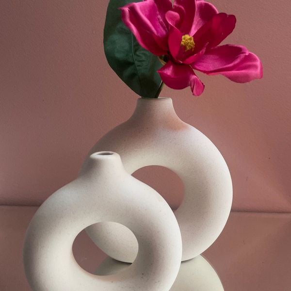 Circular Hollow Doughnut Shaped Vase, Stylish Boho Home Decor, Minimalist Flower Vase, Nordic Style Decoration,  Housewarming Gift