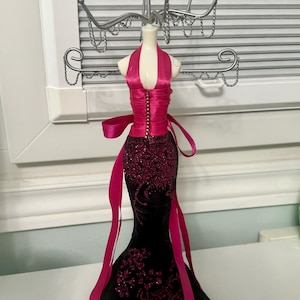 Vintage Dress Form Jewelry Holder – Elegant Mannequin Jewelry Stand in Pink and Black Velvet – Necklace, Earring & Bracelet Organizer