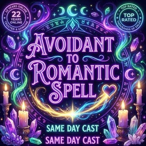 Puede incluir: Un diseño gráfico con el texto AVOIDANT TO ROMANTIC SPELL, SAME DAY CAST, 22 YEARS ONLINE y TOP RATED. La imagen incluye letras de estilo neón en morado y azul, cuatro velas encendidas en candelabros y varios cristales de color morado.