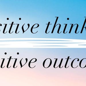 Puede incluir: Una cita motivacional sobre un fondo degradado azul y rosa. La cita dice "Positive thinking Positive outcome".