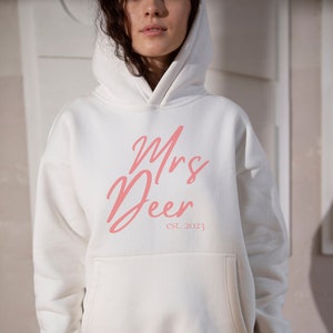 Customisable Mrs Hoodie, Custom Newlywed Hoodie, Afterparty Outfit, Wedding Hoodie, Bridal Shower Gift, Hen Do Gift