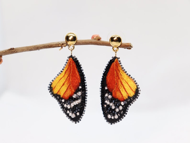 Monarch butterfly wings earrings, embroidered seed bead insect earrings mother gift. image 1