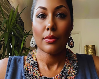 collier en petites perles, collier fait main, collier tressé, collier femme,collier africain, collier tendance, collier multicolor