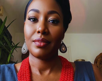 collier en petites perles, collier fait main, collier tressé, collier femme, collier africain, collier tendance, collier naturel rouge
