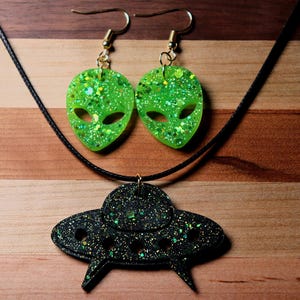 Resin Alien UFO Jewelry Set: Cosmic Earrings & Necklace