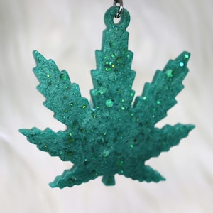 Handmade Epoxy Resin Pot Leaf Keychain: Stoner Gift