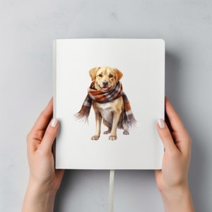 Puede incluir: Una ilustraci&oacute;n de acuarela de un golden retriever con una bufanda de cuadros marrones y blancos. El perro mira a la c&aacute;mara con una expresi&oacute;n feliz.