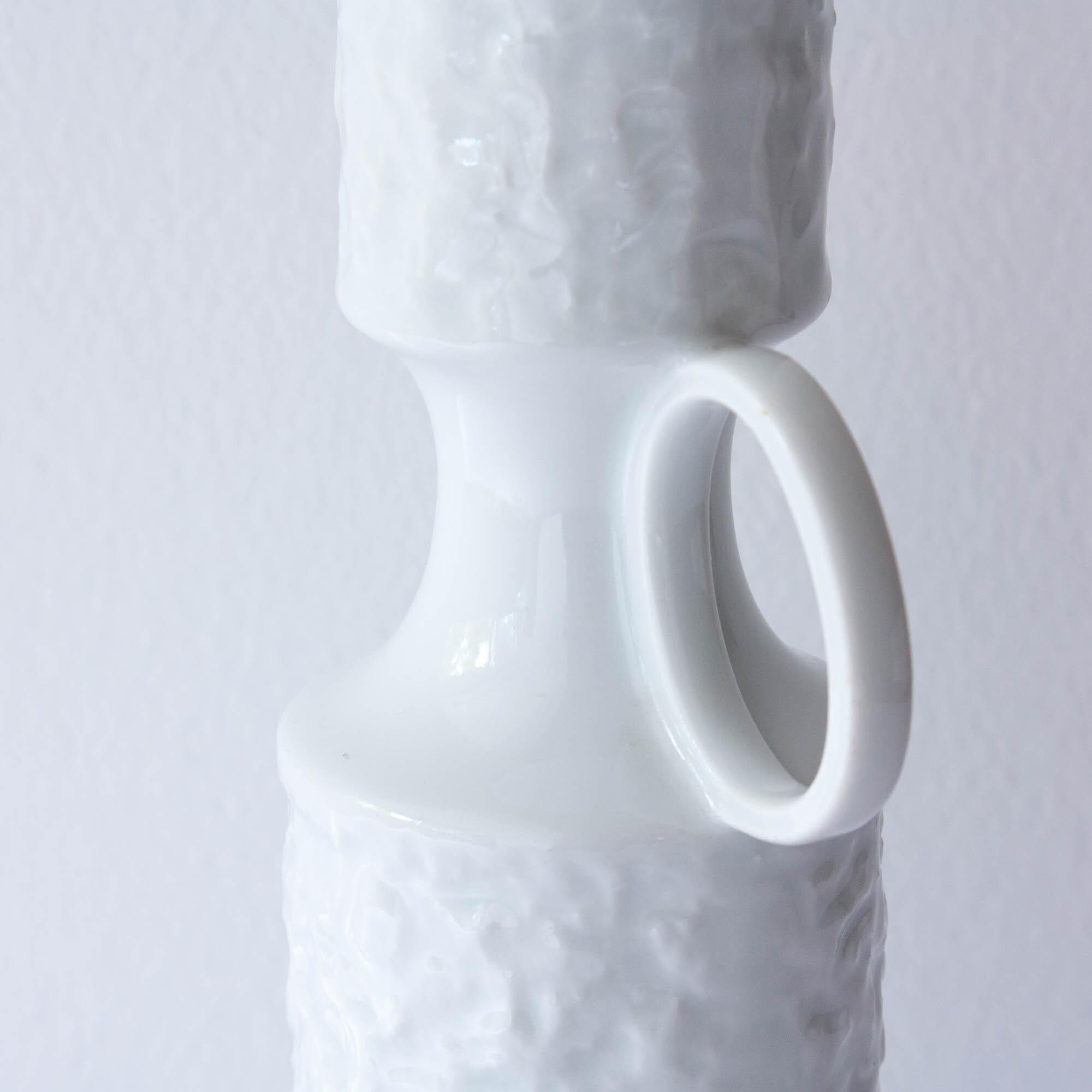 ロイヤル KPM ポーセリン ホワイト 光沢磁器 ハンドル付き花瓶、1970