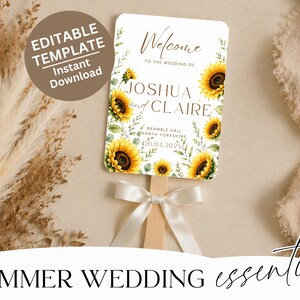 Peut inclure: Un éventail de programme de mariage rectangulaire avec une illustration de tournesols et de verdure. Le texte indique Welcome to the wedding of Joshua and Claire, Bramble Hall, North Yorkshire, 26.04.202X. Il possède un manche en bois et un ruban en satin blanc.