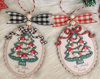 Adorno navideño familiar personalizado con lazo, adorno navideño de madera personalizado para el árbol de Navidad familiar, regalo navideño familiar, adorno navideño