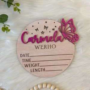 Cartello di annuncio personalizzato per bambina con statistiche di nascita, cartello con statistiche di nascita con farfalla, rivelazione del nome del bambino, cartello con il nome del bambino, cartello per l&#39;ospedale