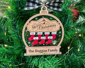 パーソナライズされた家族用クリスマスオーナメント、2025年のクリスマス用オーナメント、家族の名前のオーナメント、家族の名前が入ったカスタムクリスマスツリーオーナメント