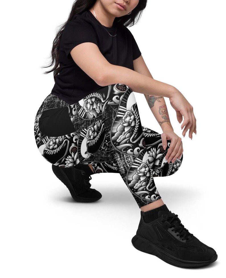 Rhythm Skater Crossover Leggings with Pockets – High-Waisted, Stretchy, & Stylish Roller Skate Apparel