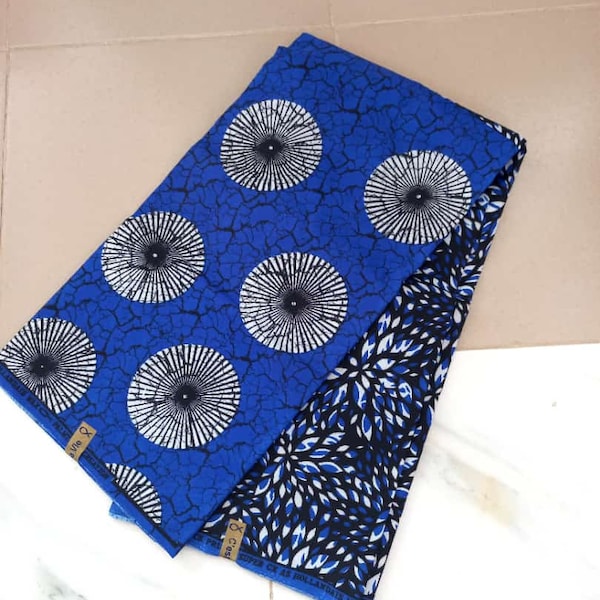 Afrikanischer Print Stoff- Royal blau mit schwarzer Blume/ Wachsdruck/ 100% Baumwolle