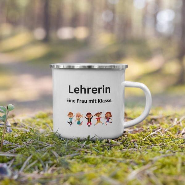 Emailletasse für Lehrerin "Eine Frau mit Klasse" | Camper Tasse Lehrerin | Geschenk Lehrerin | Dank Lehrerin