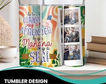 May include: A set of three stainless steel tumblers with colorful designs. One tumbler features the text "de tu MANO voy a APRENDER lo que Mañana voy a SER!" in a vibrant font. The other has family photos. The tumblers have a straw.