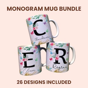 Puede incluir: Tres tazas de cerámica blanca con diseños florales y mariposas. Cada taza presenta una gran letra negra y un nombre en escritura cursiva. Las tazas están etiquetadas como "MONOGRAM MUG BUNDLE" y "26 DESIGNS INCLUDED".