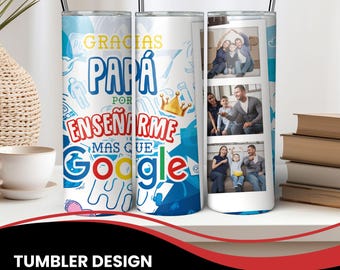 Op de afbeelding: Drie witte bekers met zilveren rietjes. Eén beker heeft de tekst "GRACIAS PAPÁ POR ENSEÑARME MAS QUE Google" met een kroongrafiek. Een andere heeft familiefoto's. De derde beker heeft dezelfde tekst en afbeeldingen.