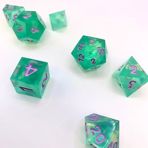Spring court- iridescent green and lavender dnd dice