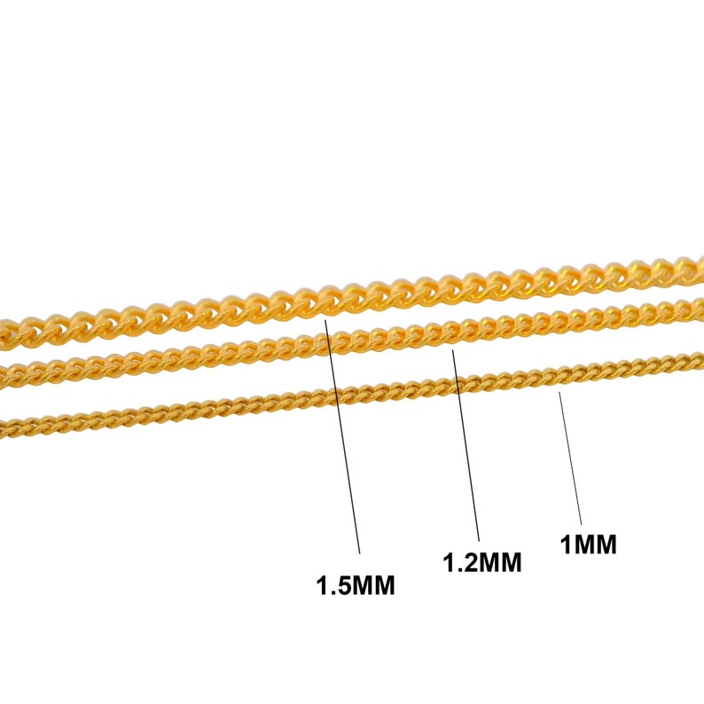 May include: Three gold-colored curb chains arranged horizontally, labeled with their respective widths. The chains are marked with black lines indicating measurements of 1.5MM, 1.2MM, and 1MM, showing the varying thickness of each individual metal chain link.