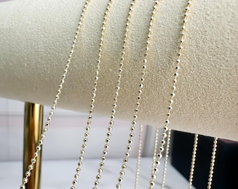 Cadena de oro macizo de 14k con cuentas de bolas de 0,90 mm, disponible en 16", 18", 20" y 22". Ideal para regalar a mujeres. Collar para colgantes y dijes. Oro amarillo 585. Con sello de autenticidad.