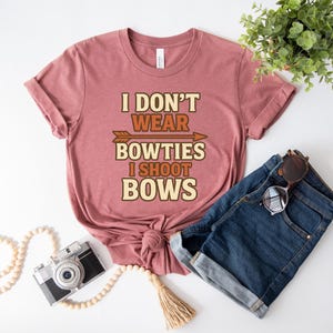 Gift for Bow hunter, Deer hunting Tshirt, Archers tshirt, Hunting bow Tee, Archery tshirt, Bowhunter tshirt, I dont wear bowties