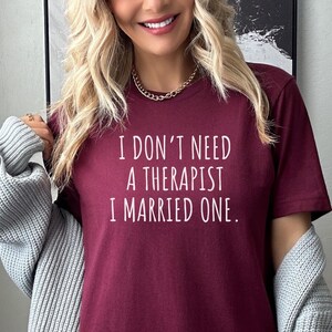 Therapeut cadeau, therapeut T-shirt, cadeau voor therapeut, therapeut top, therapeut T-shirt, therapie cadeau, ik heb geen therapeut nodig. Ik ben met een getrouwd.