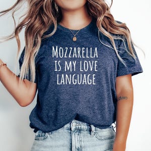 Camiseta divertida de mozzarella, camiseta con palitos de mozzarella, camiseta de regalo con queso mozzarella, camiseta de queso italiano, la mozzarella es mi idioma del amor