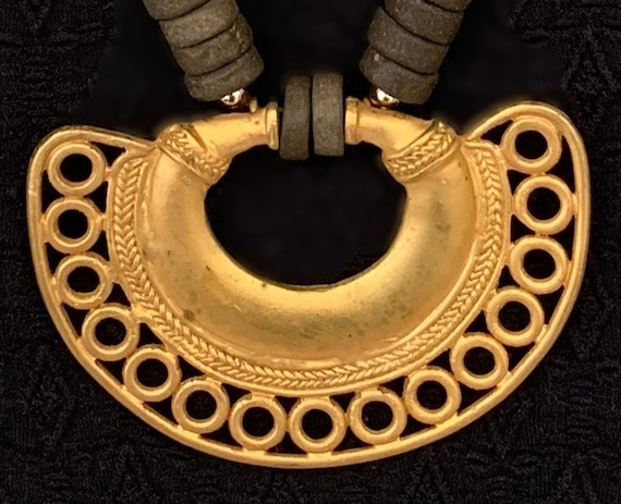 Pre-columbian Inca-inspired 24