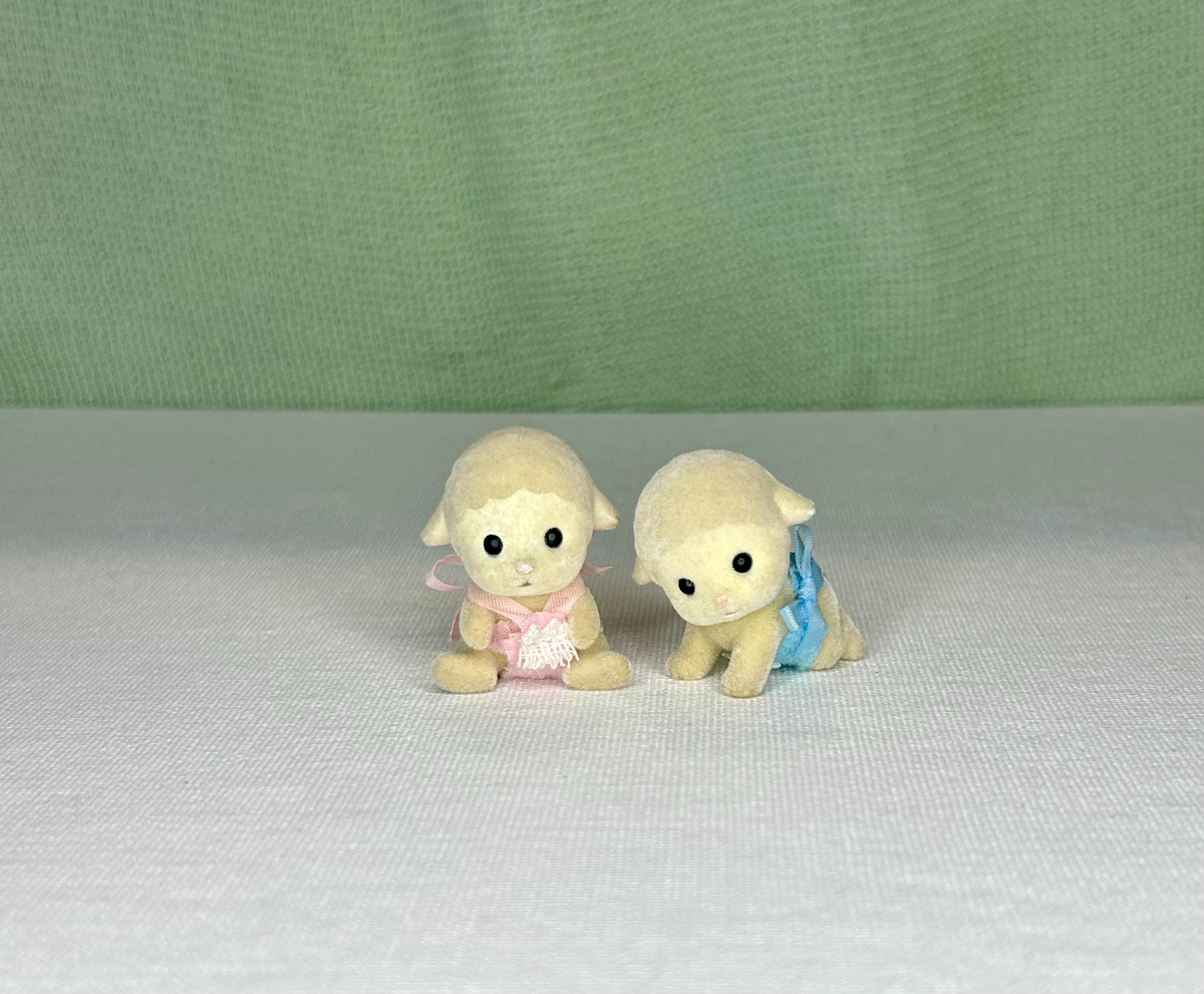 * antique sheep ✵ * クリーム色リボンの キュートな羊さん antique sheep ✵ * クリーム色リボンの キュートな羊さん