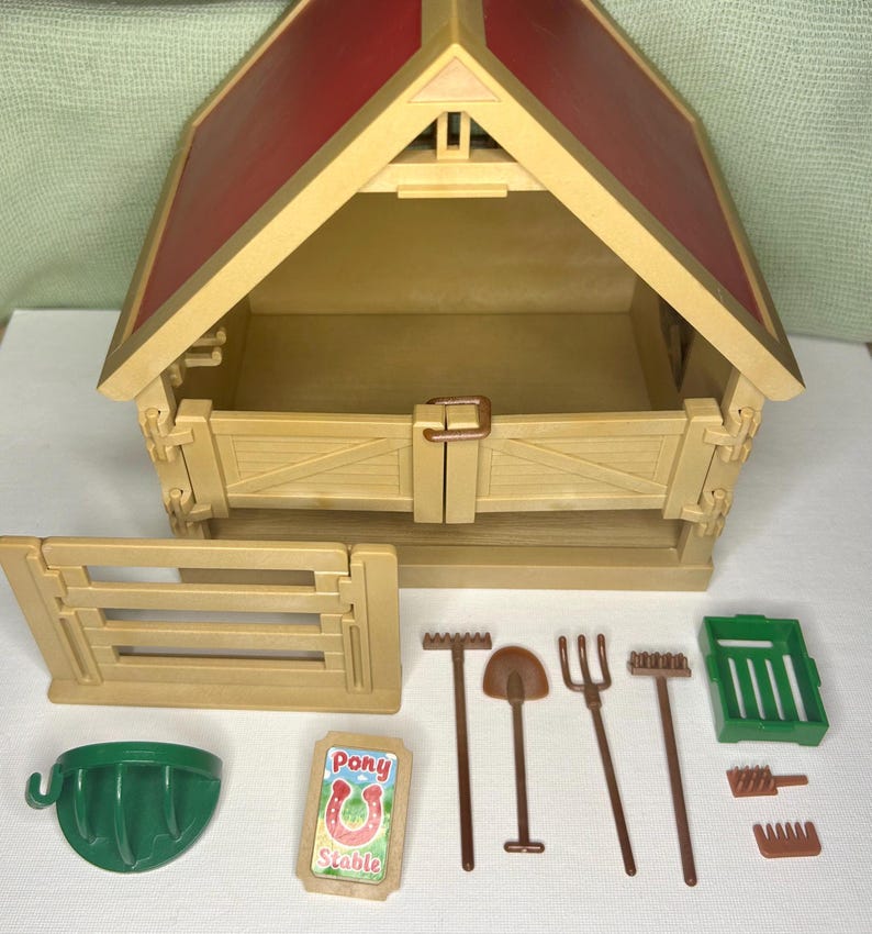 Sylvanian Families Horse and Barn Set Calico Critters Sylvanian