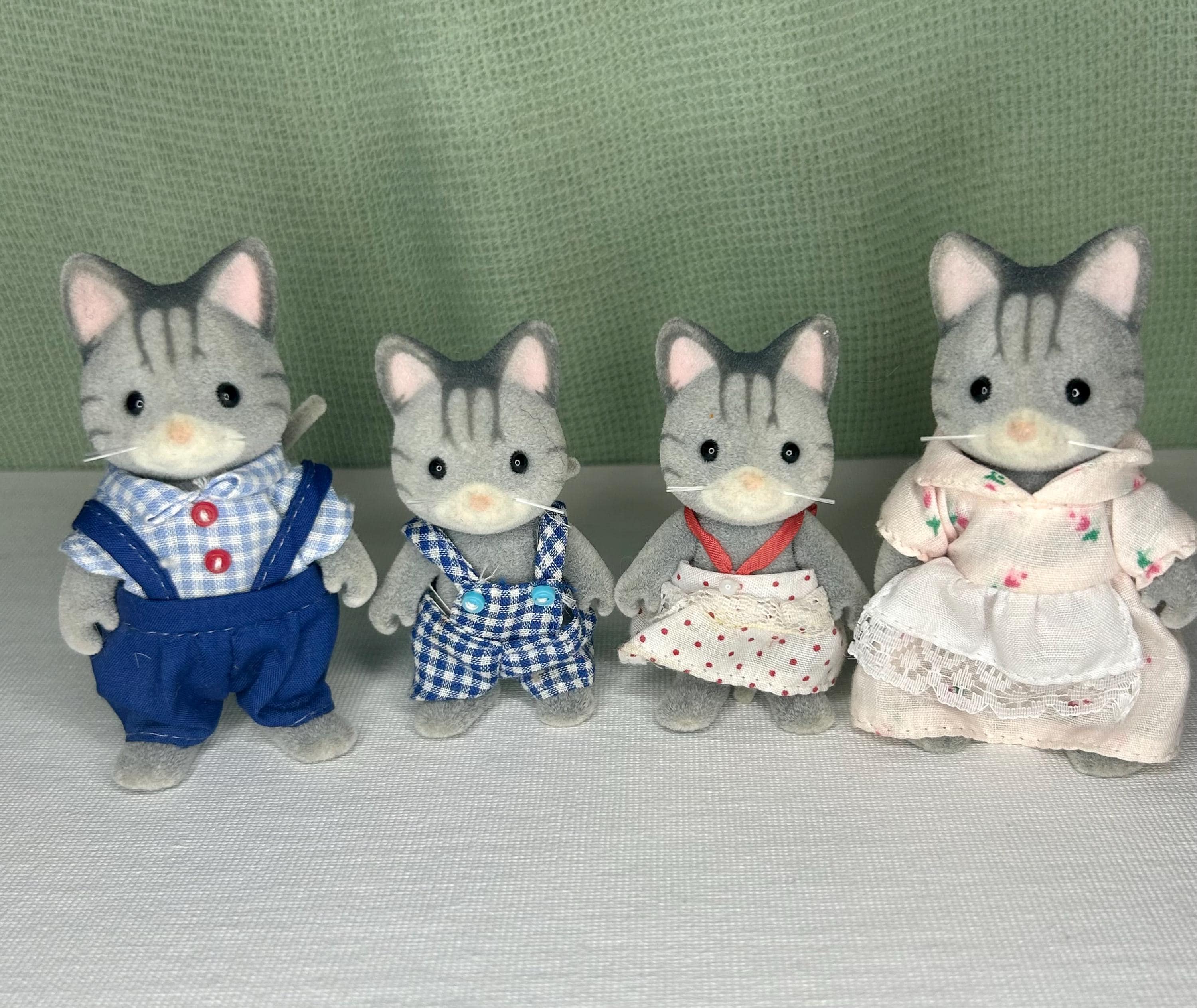 Fisher Grey Cat Family Set of Calico Critters Sylvanian