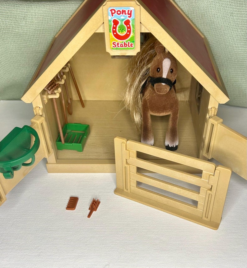 Sylvanian Families Horse and Barn Set Calico Critters Sylvanian