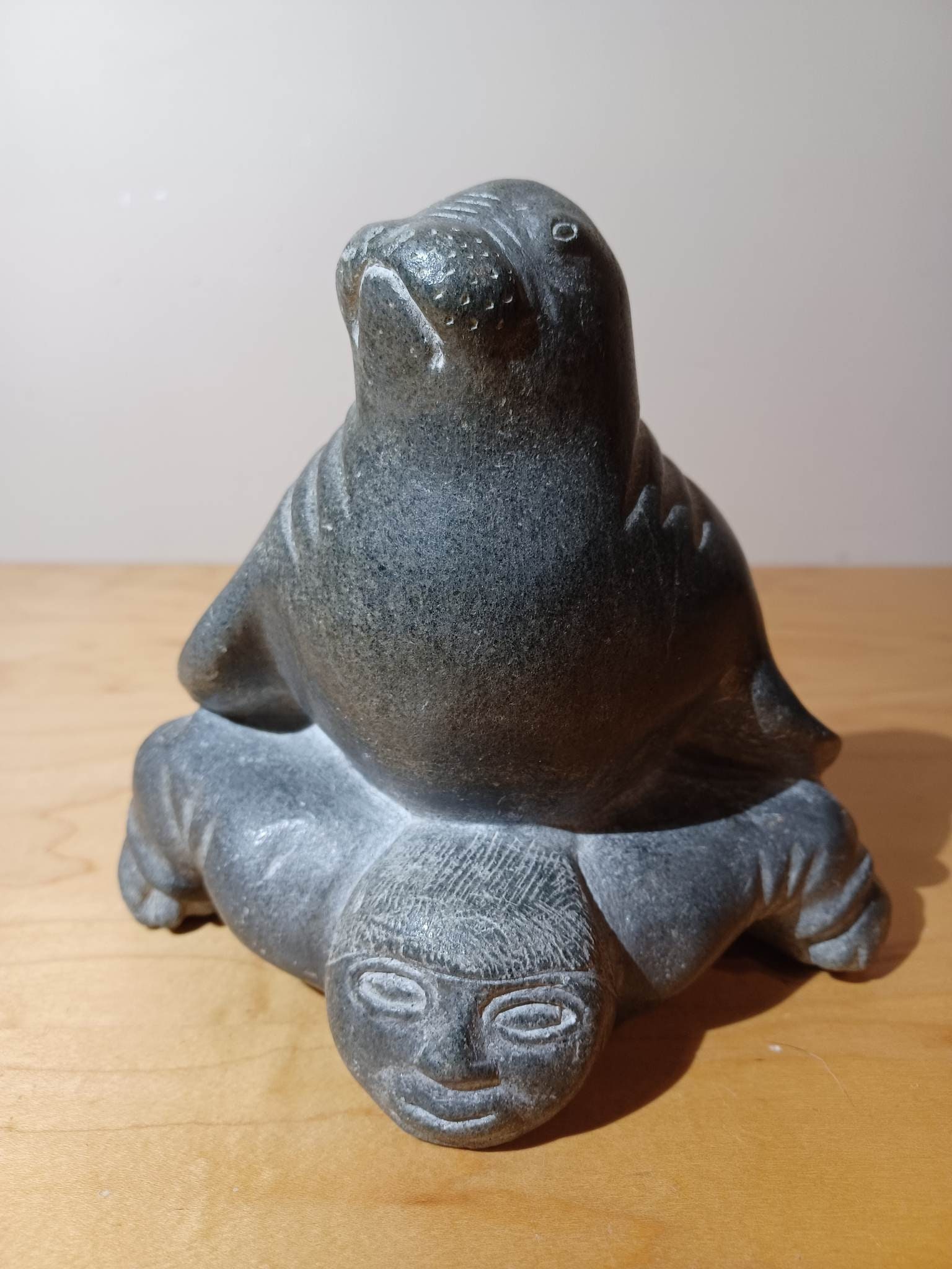 イヌイット彫刻　アシカ彫刻、カナダ　石彫刻アート - カナダエスキモーアート イヌイット エスキモー カナダ AARDVARK ビンテージ イヌイット