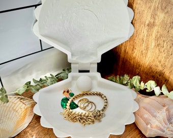 Awesome Scallop Shell Jewelry Box with Pearl Detail: Elegant Two-Piece Keepsake Case for Rings, Earrings & Necklaces, Ocean Decor, Gift