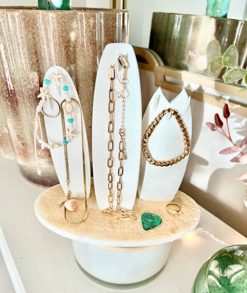 Beach-Themed Surfboard Jewelry Holder 3D Printed Necklace & Bracelet Organizer, Eco-Friendly Coastal Decor, Surfer Gift, Nautical Stand zdjęcie 1