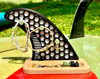 Surfboard Fin Jewelry Organizer: Coastal Home Decor with Pegs & Bowl