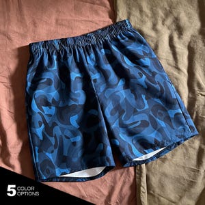 Bañador con diseño de camuflaje abstracto y bolsillos laterales AOP