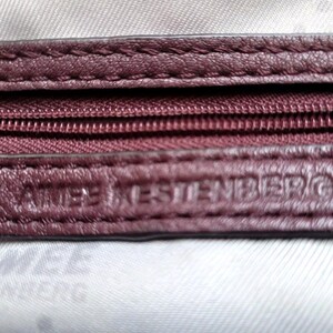 Borsa a tracolla Aimee Kestenberg in pelle di pitone con stampa animalier in rilievo, chiusura superiore con cerniera, finiture placcate in oro immagine 16