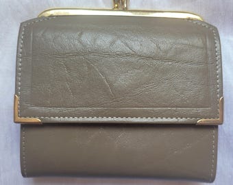 Vintage Princess Gardner Brown Leather Kiss Lock Coin Credit Card Women's Wallet Rare Collectable New without Tags
