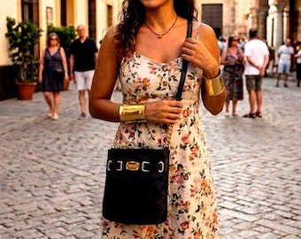 Michael Kors MK Hamilton Sling Crossbody Messenger Pebble Leather Black Bag Gold Chain Strap Size Small