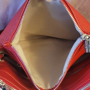 Valentina Rot Pebbled Leder Umhängetasche Clutch Silber Hardware Top Zip Made in Italy Neu Zustand Bild 14