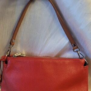 Valentina Rot Pebbled Leder Umhängetasche Clutch Silber Hardware Top Zip Made in Italy Neu Zustand Bild 5
