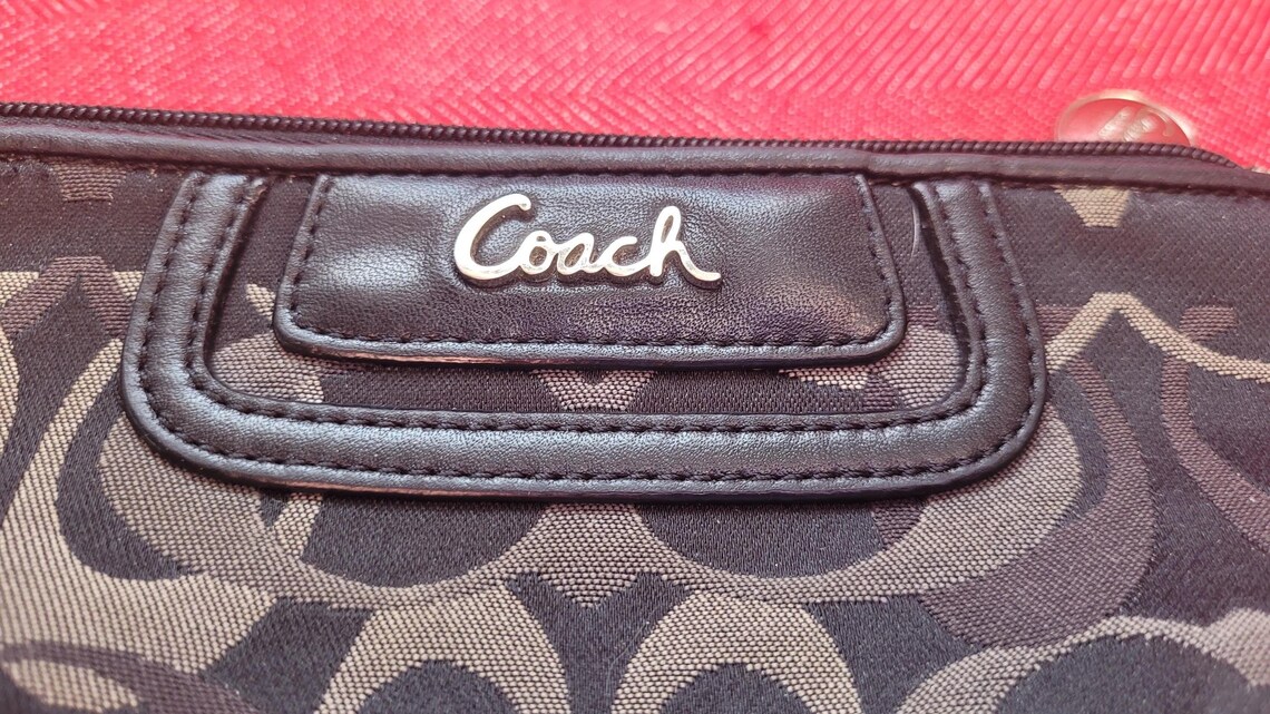 Coach Signature Wristlet Wallet Brown Black Designer Textile Black Leather Trim Finish Silver Tone Hardware Top Zip Closure Size Large, foto 3 di 5