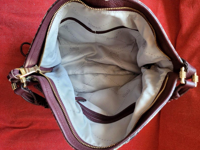 Borsa a tracolla Aimee Kestenberg in pelle di pitone con stampa animalier in rilievo, chiusura superiore con cerniera, finiture placcate in oro immagine 13