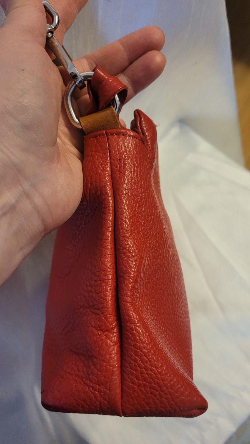 Valentina Rot Pebbled Leder Umhängetasche Clutch Silber Hardware Top Zip Made in Italy Neu Zustand Bild 8